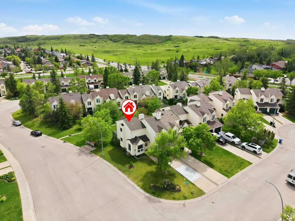 781 Sandringham Place NW Calgary AB T3K3Z1