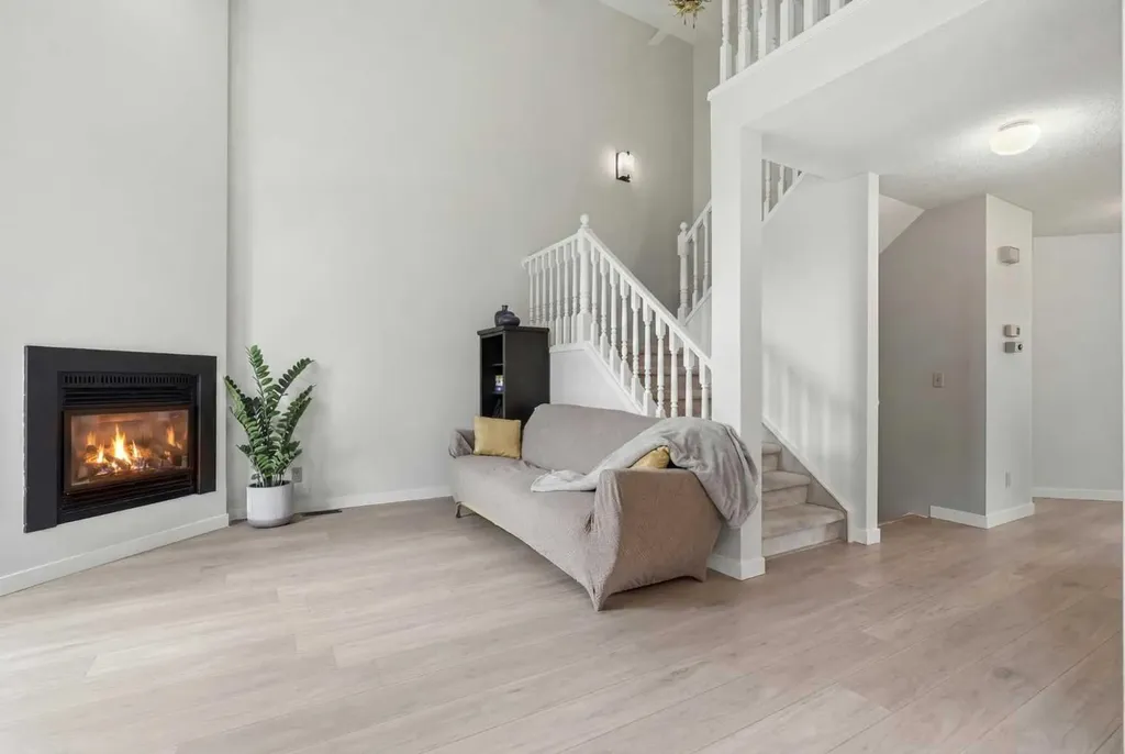 781 Sandringham Place NW Calgary AB T3K3Z1
