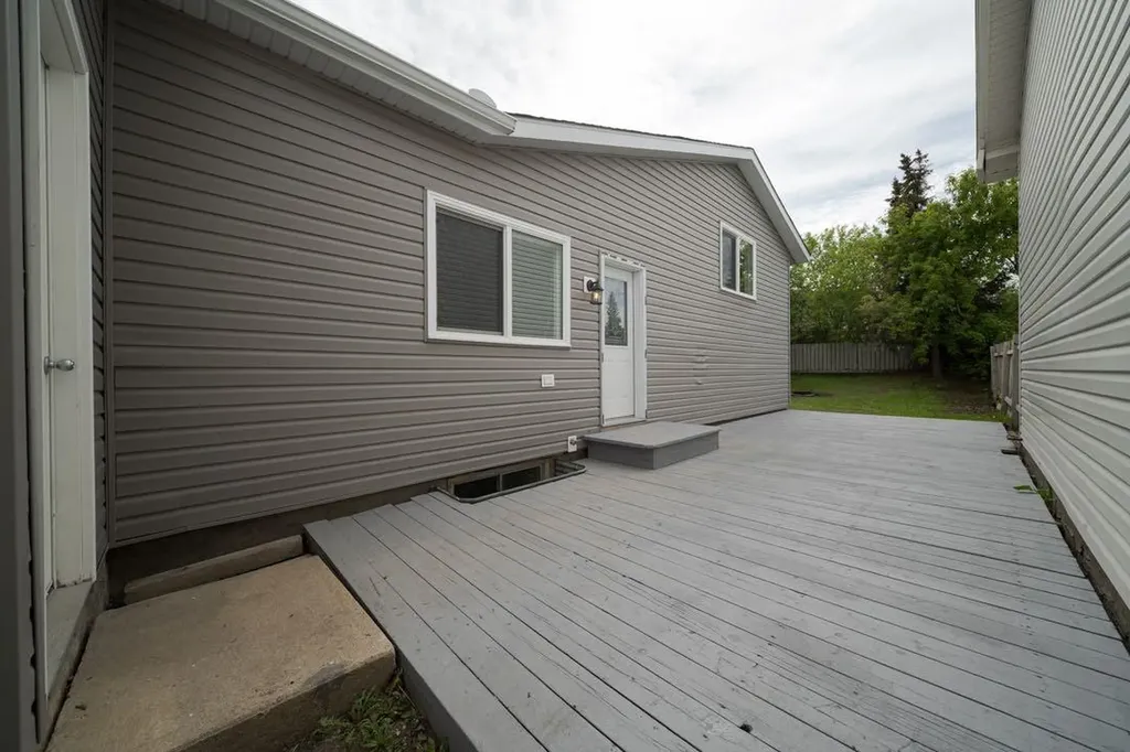 181 Windsor Drive Fort Mcmurray AB T9H 4R1