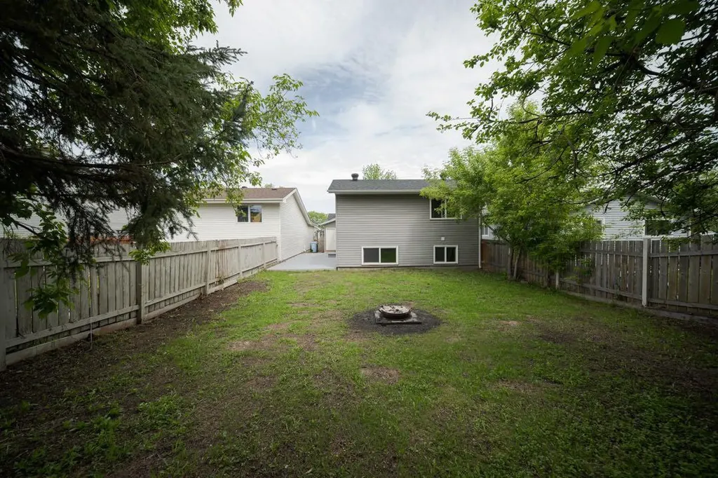 181 Windsor Drive Fort Mcmurray AB T9H 4R1