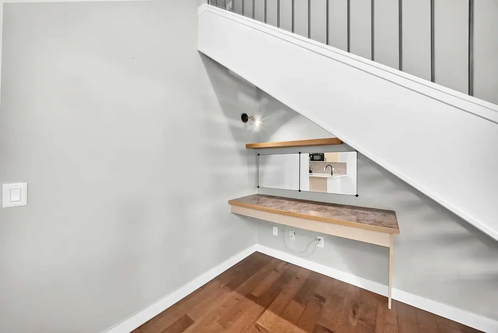 3651 Marda Link SW Calgary AB T2J 6J7