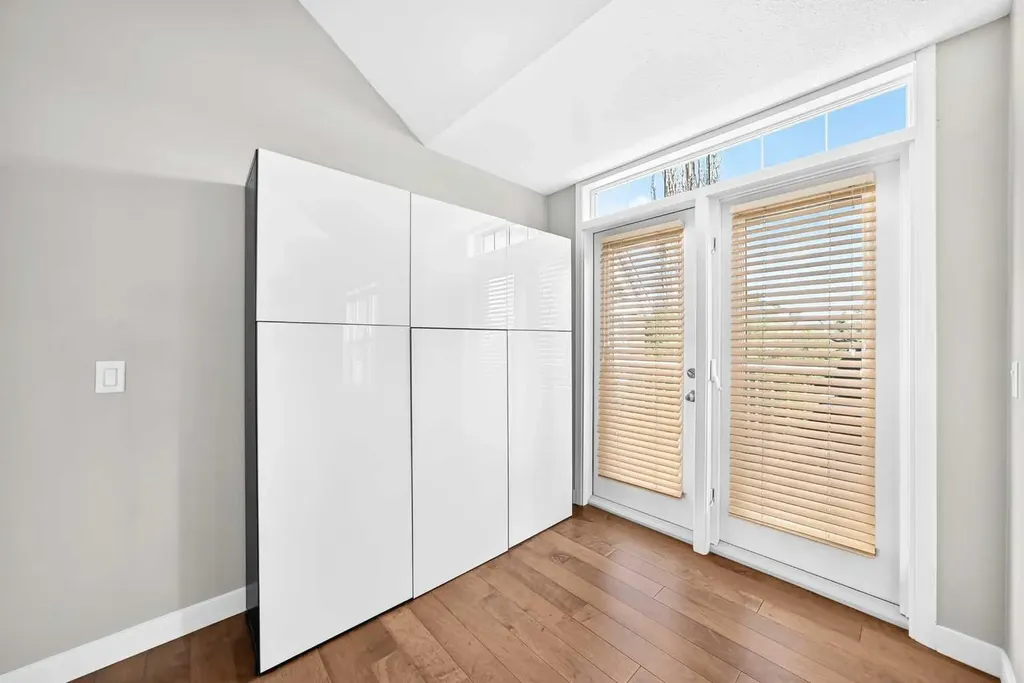 3651 Marda Link SW Calgary AB T2J 6J7