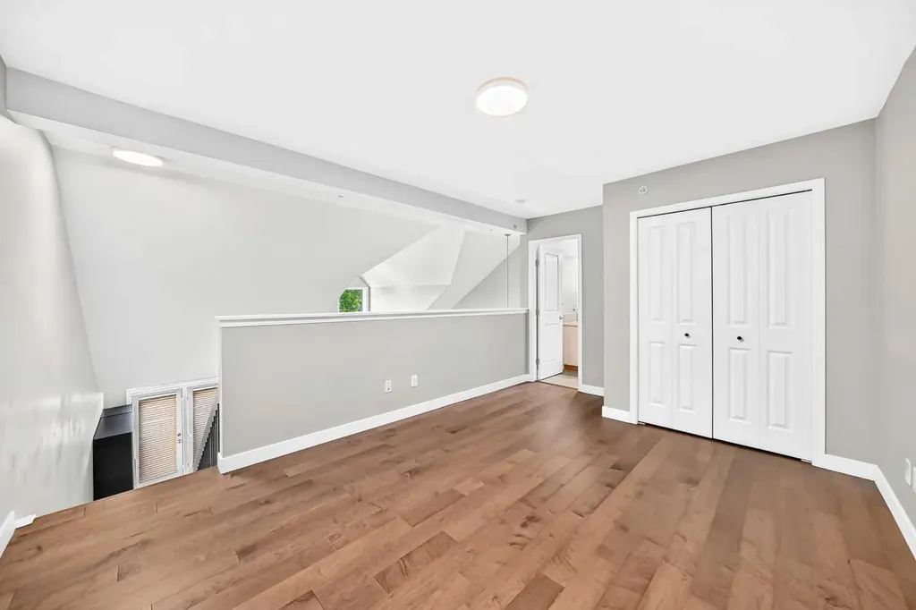 3651 Marda Link SW Calgary AB T2J 6J7