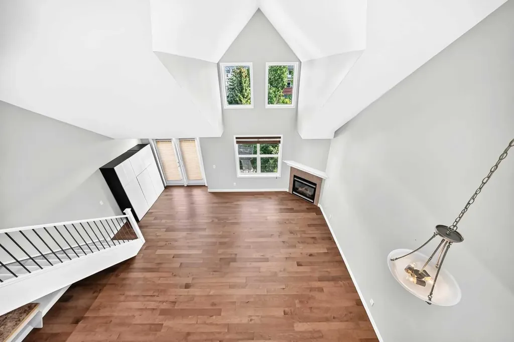 3651 Marda Link SW Calgary AB T2J 6J7