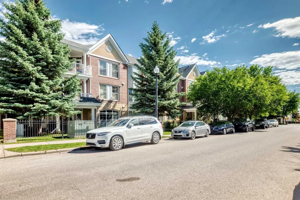3651 Marda Link SW Calgary AB T2J 6J7