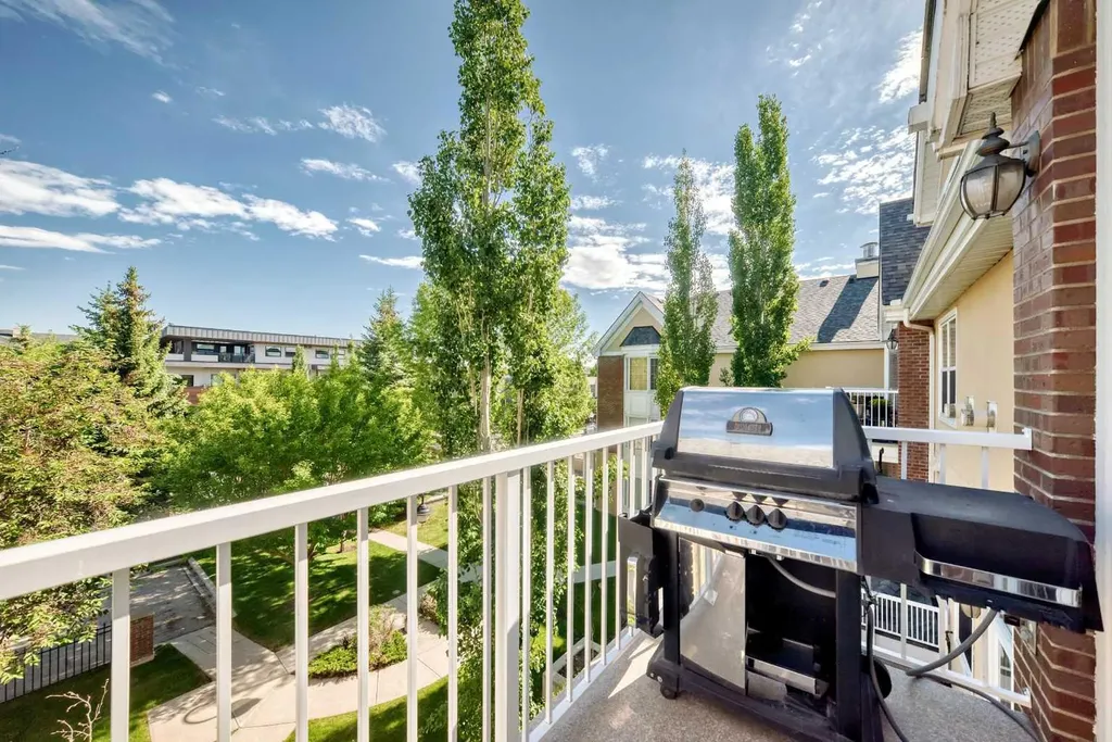3651 Marda Link SW Calgary AB T2J 6J7