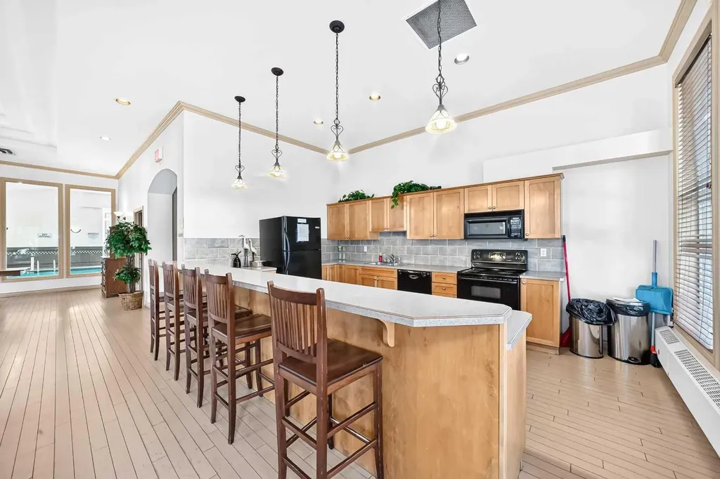 3651 Marda Link SW Calgary AB T2J 6J7