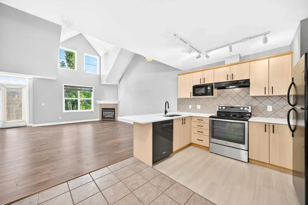 3651 Marda Link SW Calgary AB T2J 6J7