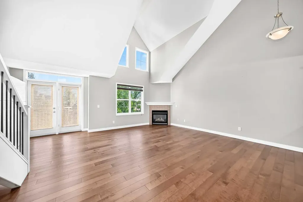 3651 Marda Link SW Calgary AB T2J 6J7