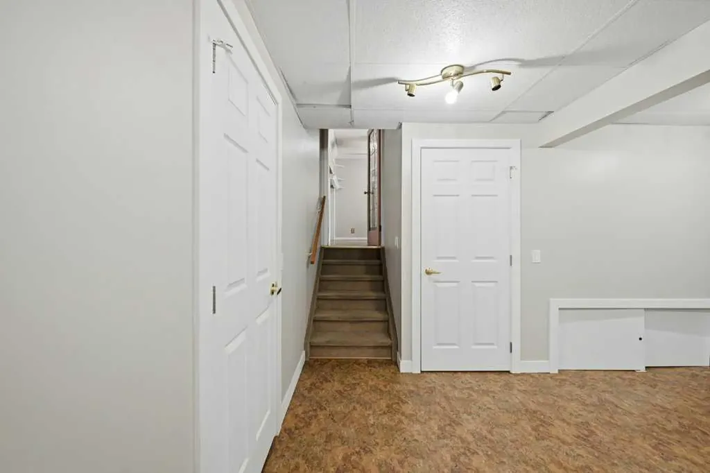 119 Macewan Meadow Way NW Calgary AB T3K 3H9