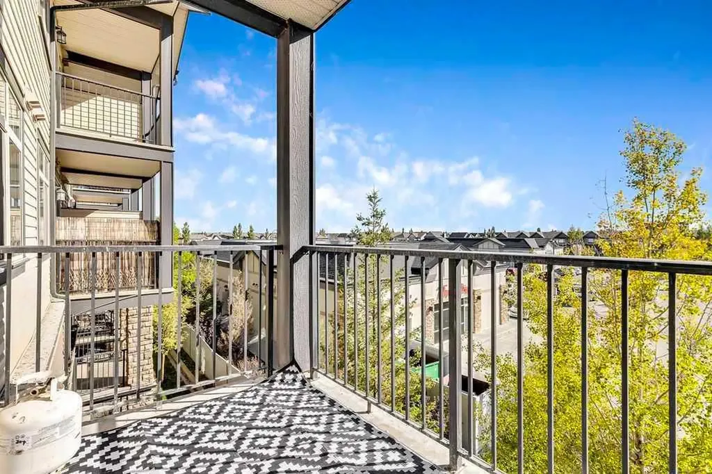 117 Copperpond Common SE Calgary AB T2Z 5E6