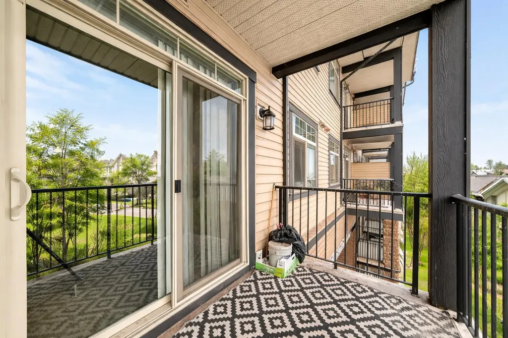 117 Copperpond Common SE Calgary AB T2Z 5E6