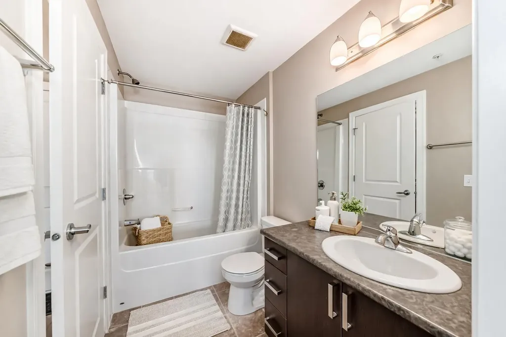 117 Copperpond Common SE Calgary AB T2Z 5E6