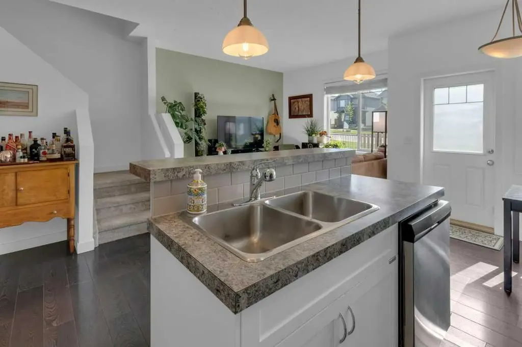 413 River Avenue Cochrane AB T4C 0P2