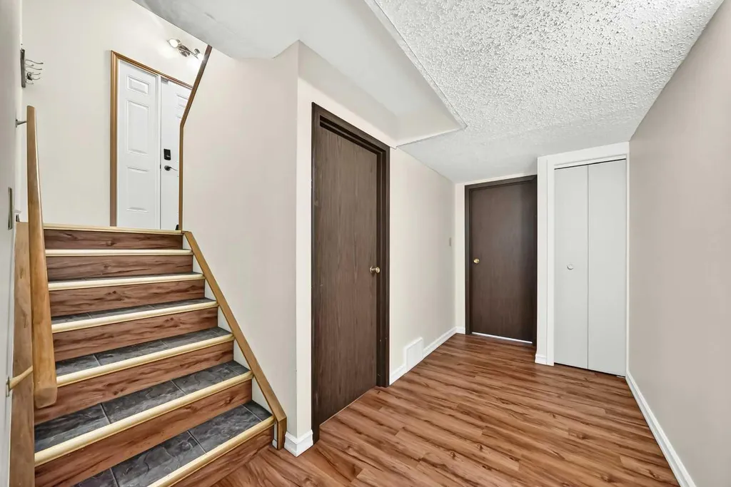 4331 72 Street NW Calgary AB T3B 2L1