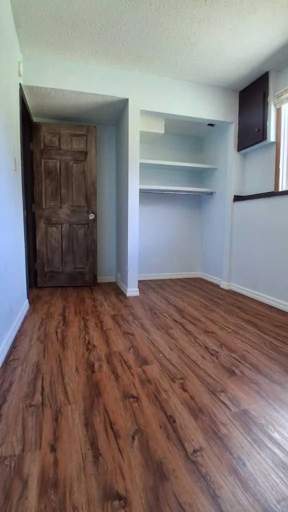4331 72 Street NW Calgary AB T3B 2L1
