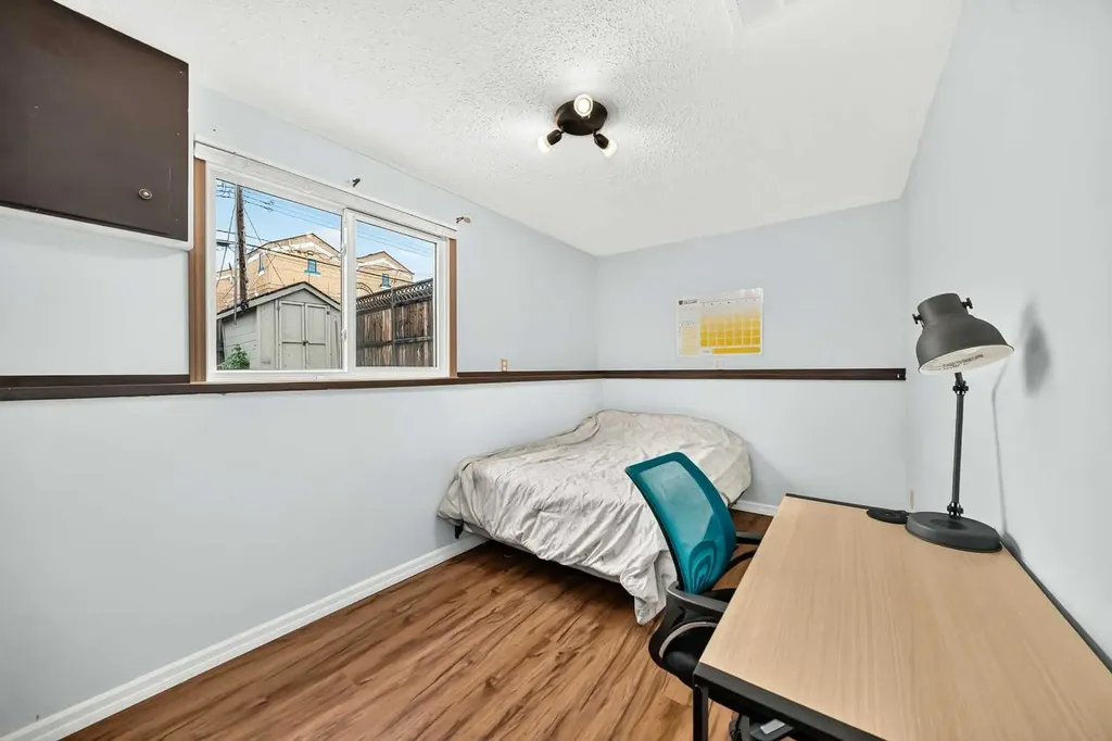 72 Street Street NW Calgary AB T3B 2L1