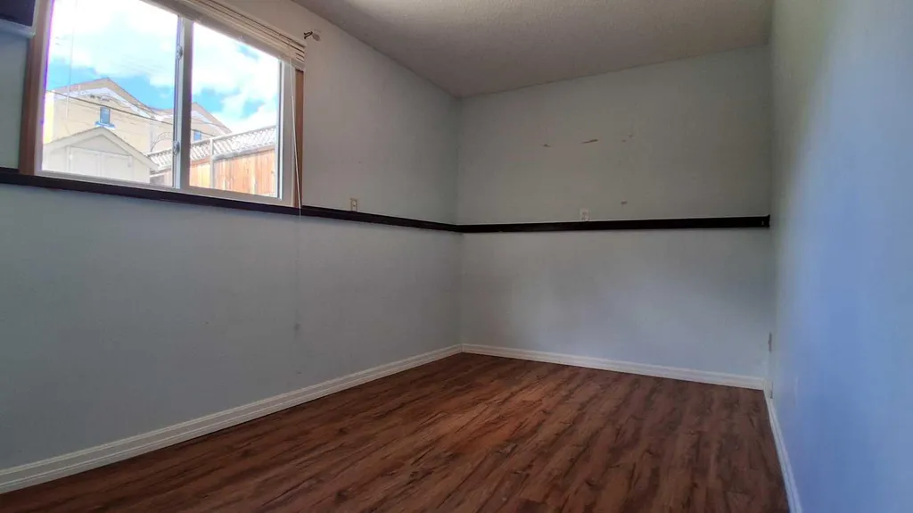 4331 72 Street NW Calgary AB T3B 2L1