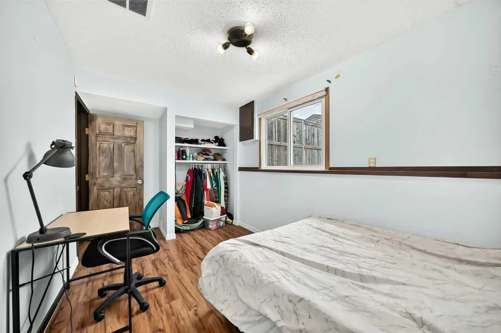 72 Street Street NW Calgary AB T3B 2L1