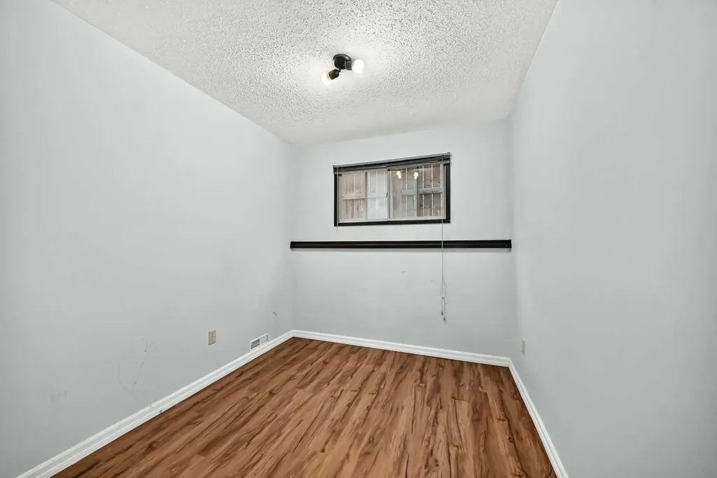 72 Street Street NW Calgary AB T3B 2L1