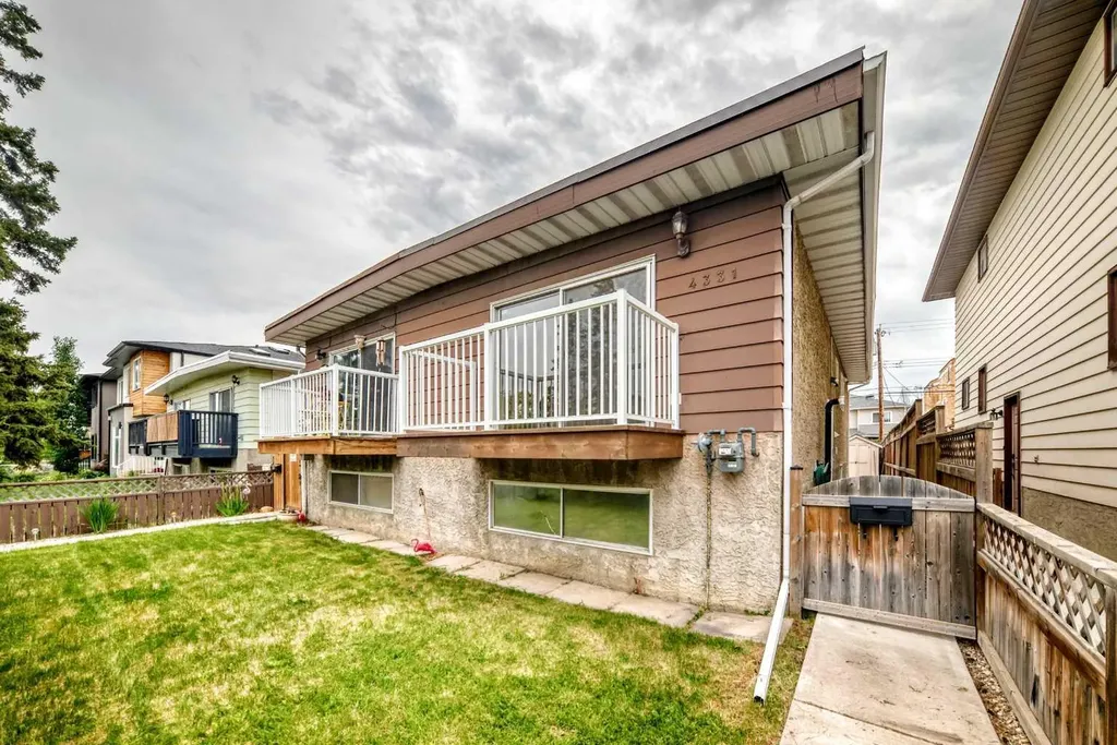 4331 72 Street NW Calgary AB T3B 2L1