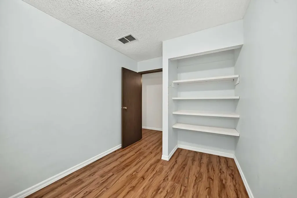 72 Street Street NW Calgary AB T3B 2L1