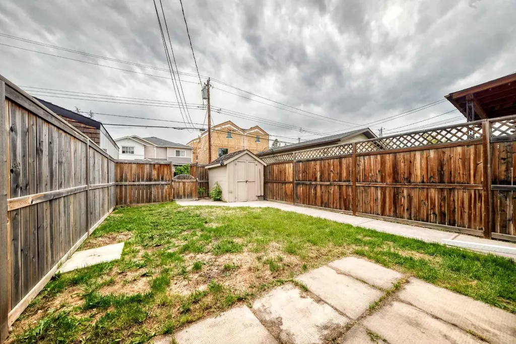 72 Street Street NW Calgary AB T3B 2L1