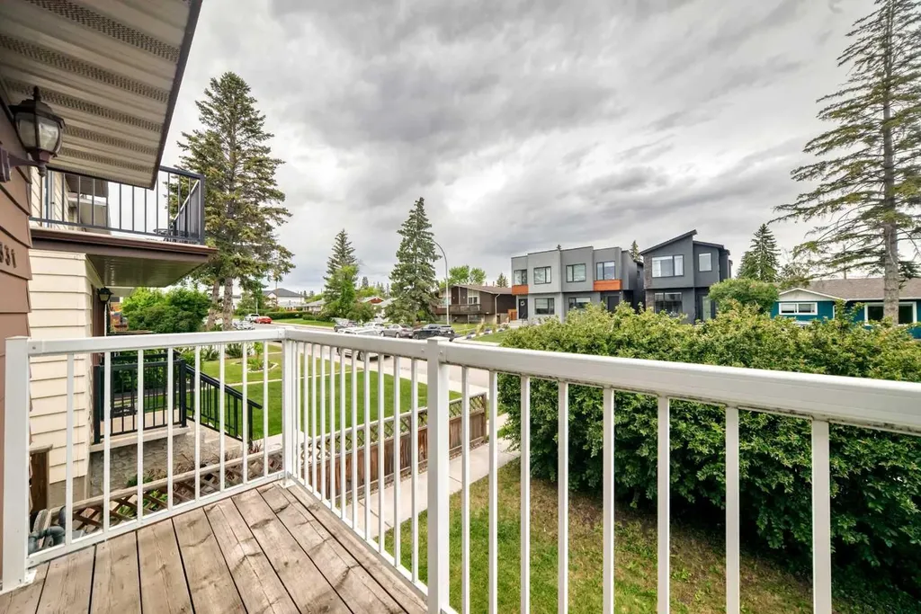 72 Street Street NW Calgary AB T3B 2L1