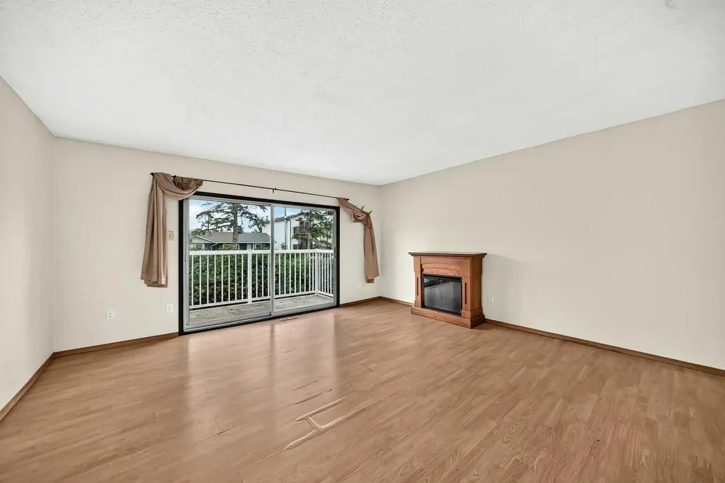 4331 72 Street NW Calgary AB T3B 2L1
