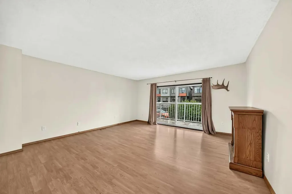 4331 72 Street NW Calgary AB T3B 2L1