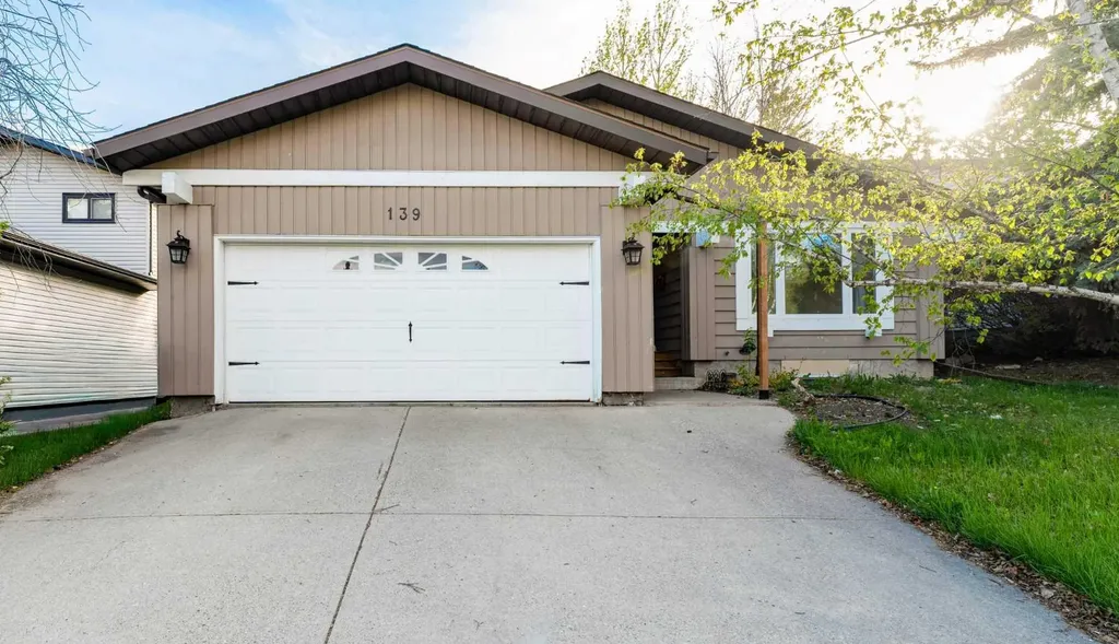 139 Edgehill Place NW Calgary AB T3A 2S4