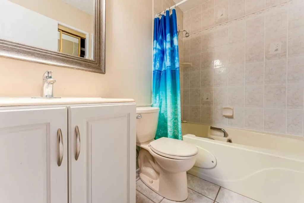 139 Edgehill Place NW Calgary AB T3A 2S4