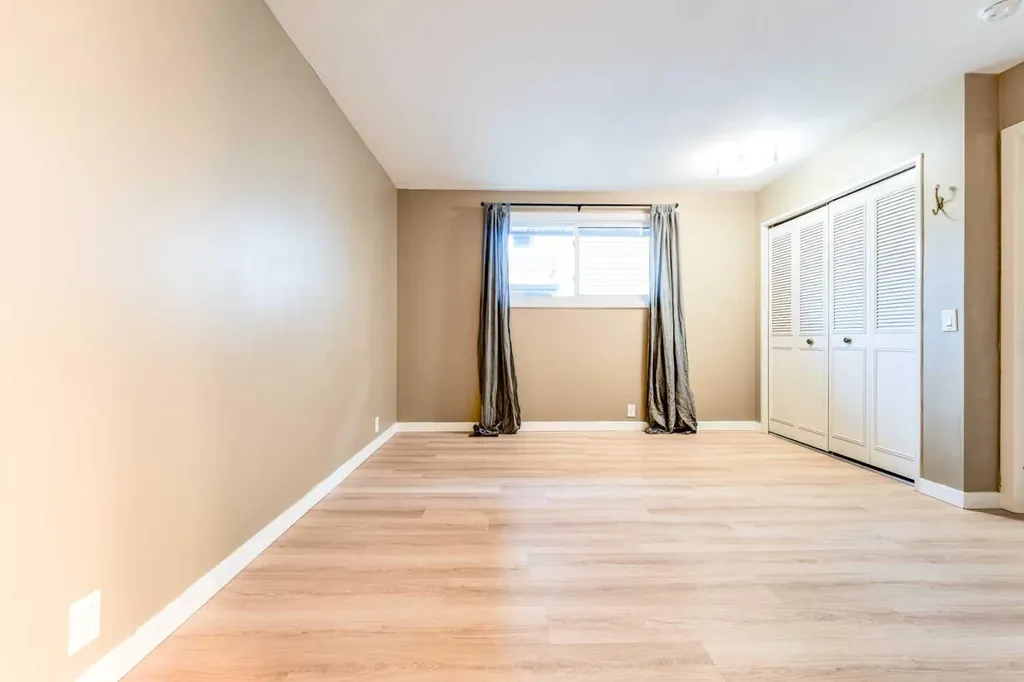 139 Edgehill Place NW Calgary AB T3A 2S4