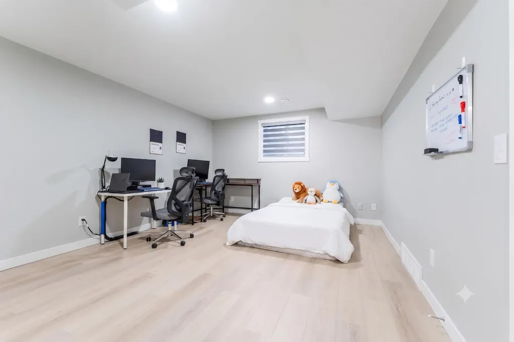 139 Edgehill Place NW Calgary AB T3A 2S4