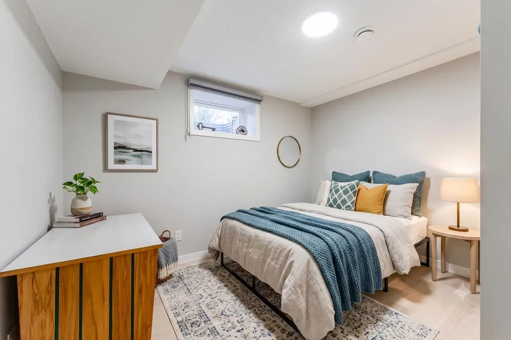 139 Edgehill Place NW Calgary AB T3A 2S4