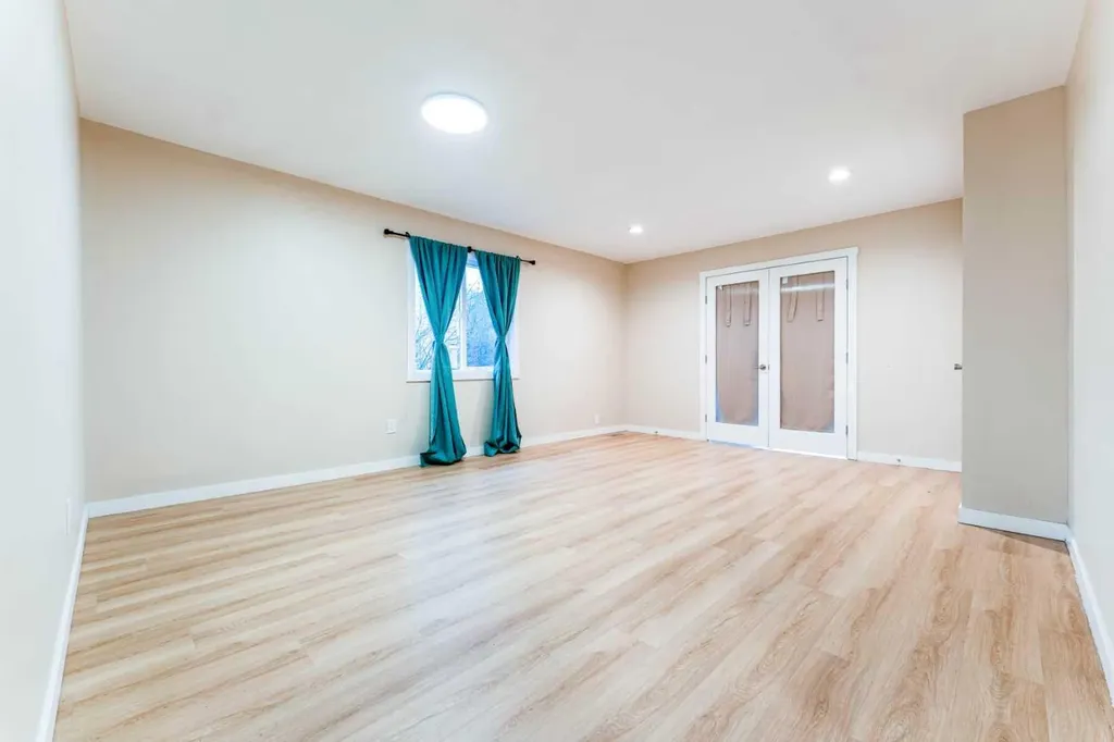 139 Edgehill Place NW Calgary AB T3A 2S4