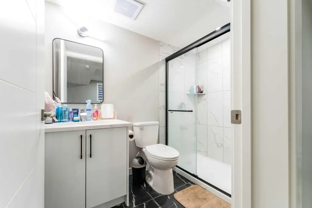 139 Edgehill Place NW Calgary AB T3A 2S4