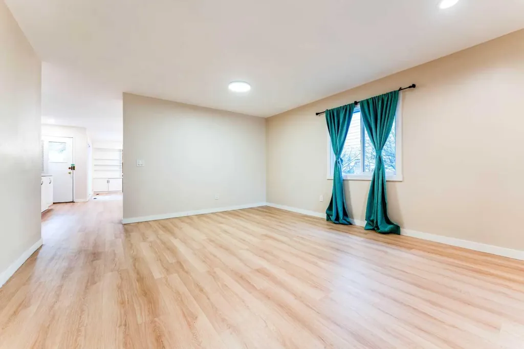 139 Edgehill Place NW Calgary AB T3A 2S4