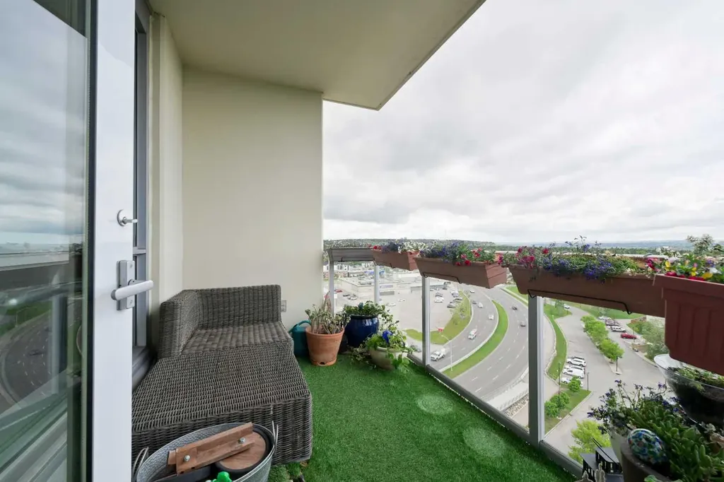 55 Spruce Place SW Calgary AB T3C 3X5