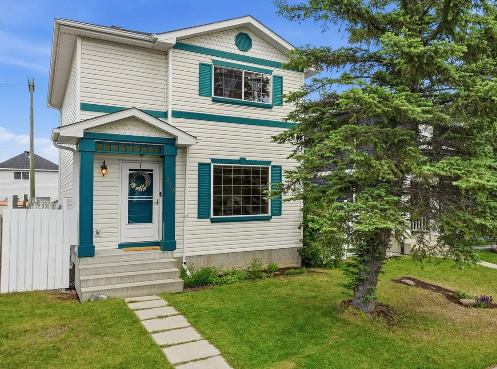 219 Coral Springs Circle Calgary AB T3J3P7