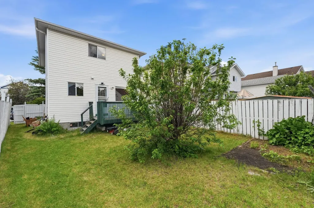 219 Coral Springs Circle Calgary AB T3J3P7