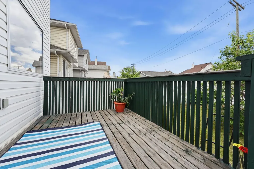219 Coral Springs Circle Calgary AB T3J3P7