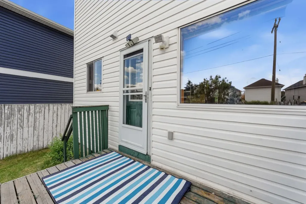 219 Coral Springs Circle Calgary AB T3J3P7