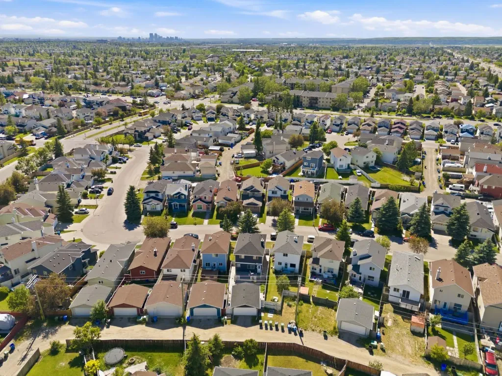 219 Coral Springs Circle Calgary AB T3J3P7