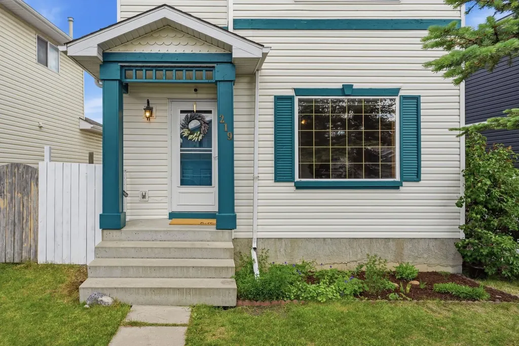 219 Coral Springs Circle Calgary AB T3J3P7