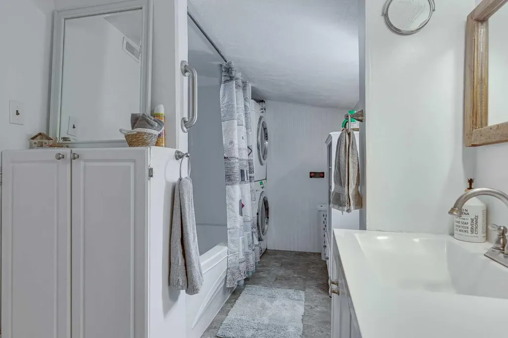 5043 51 Street Sylvan Lake AB T4S 1G6