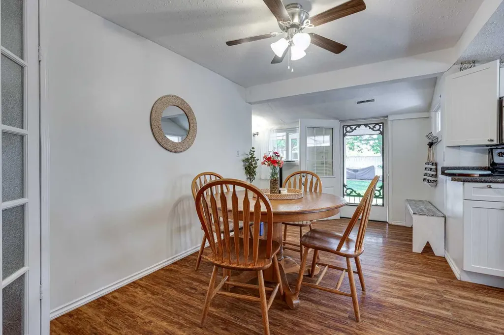 5043 51 Street Sylvan Lake AB T4S 1G6