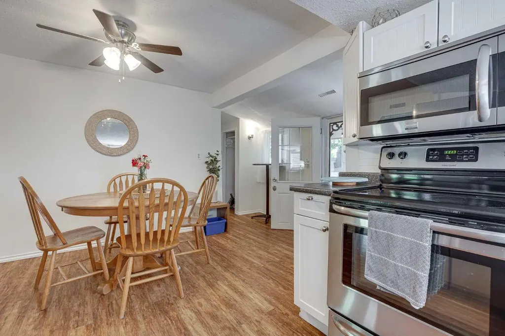 5043 51 Street Sylvan Lake AB T4S 1G6