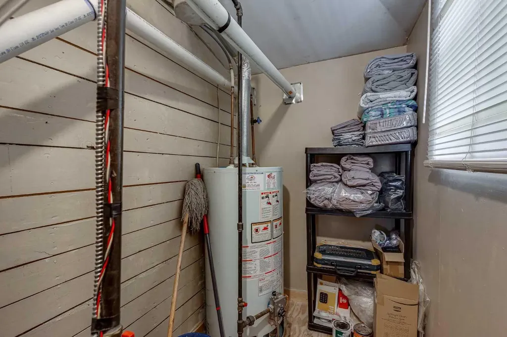 5043 51 Street Sylvan Lake AB T4S 1G6