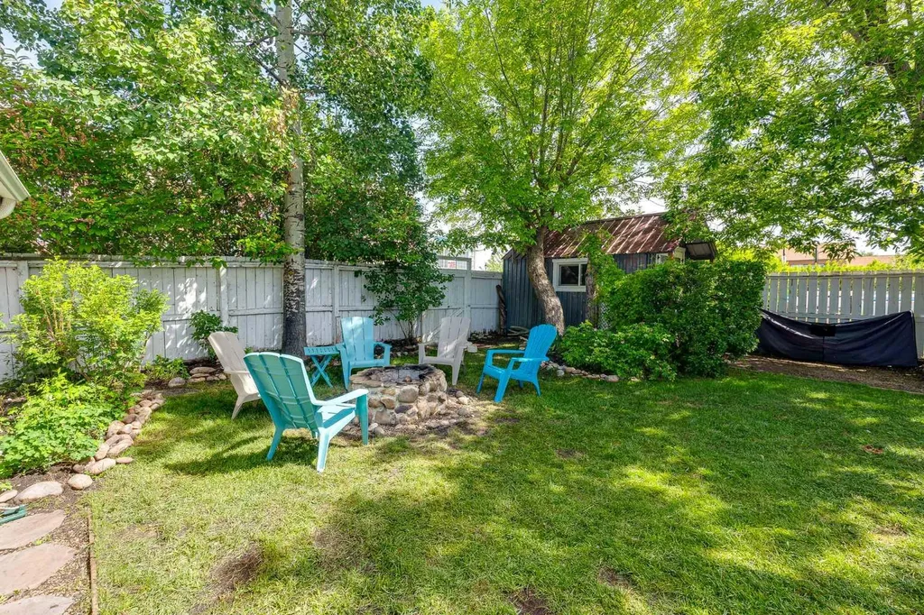 5043 51 Street Sylvan Lake AB T4S 1G6
